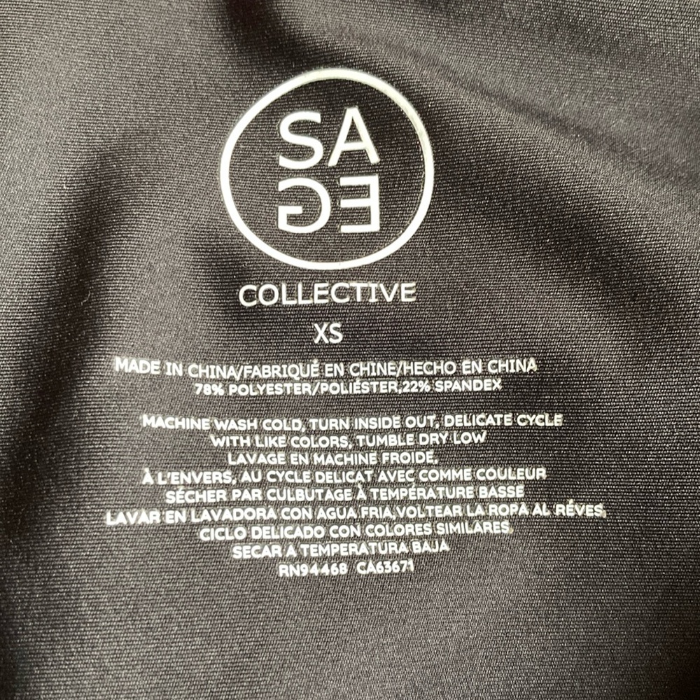 Black and Gold Women's Activewear - Picture 2 of 3